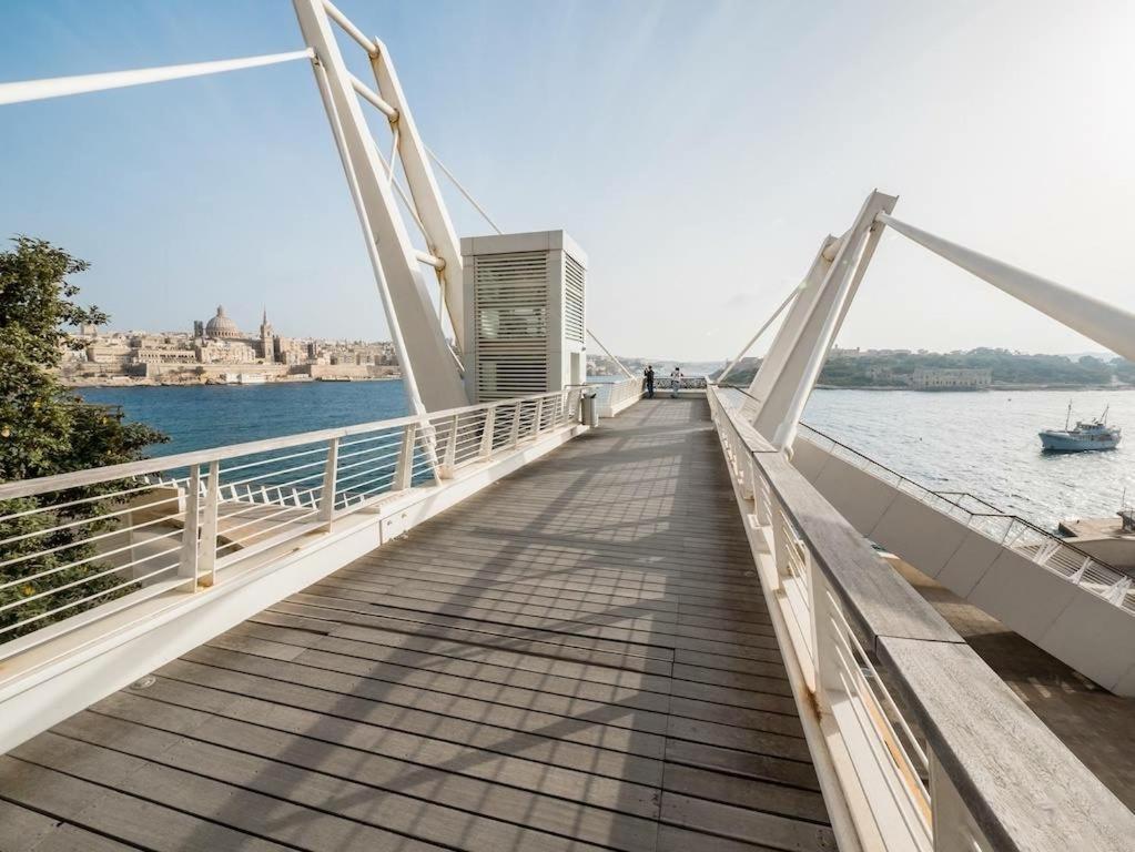 Deluxe Apartment With Valletta And Harbour Views Sliema Eksteriør billede