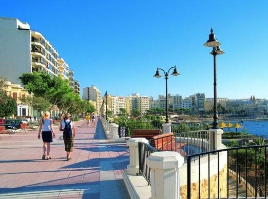 Deluxe Apartment With Valletta And Harbour Views Sliema Eksteriør billede